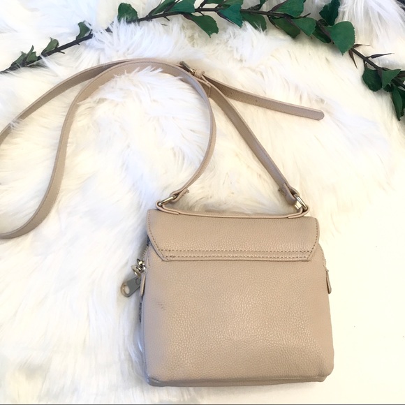 ✨TAN CROSSBODY✨ - Picture 2 of 4